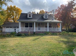 608 Brookside Dr, Swanton, OH 43558