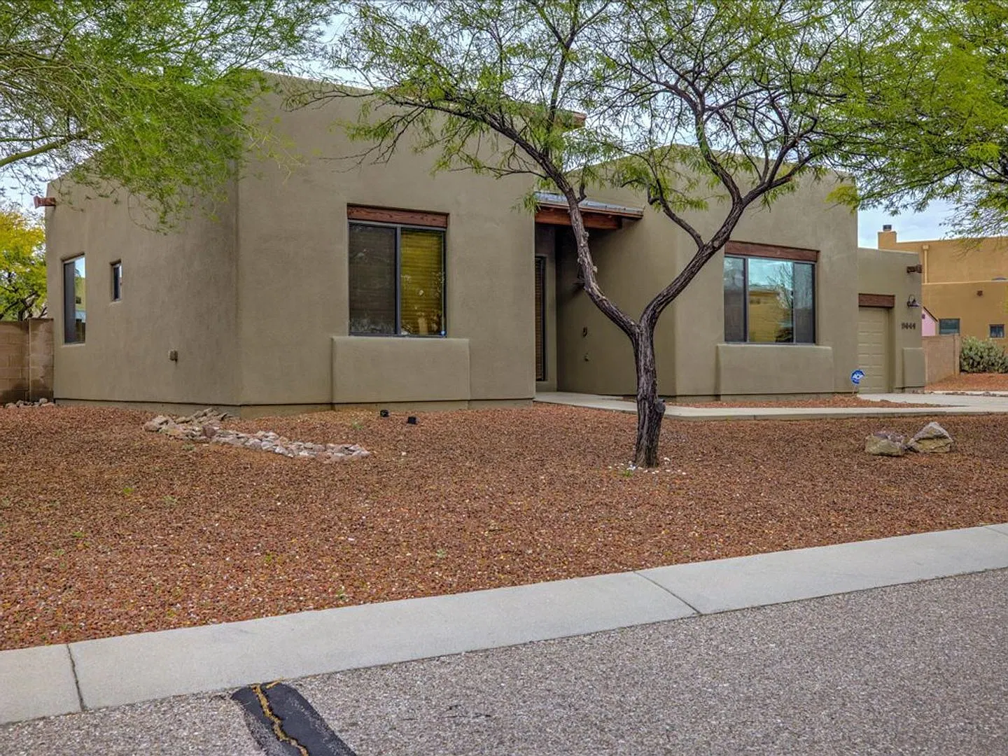 4 Bedroom 2 Bathroom — Photo 2