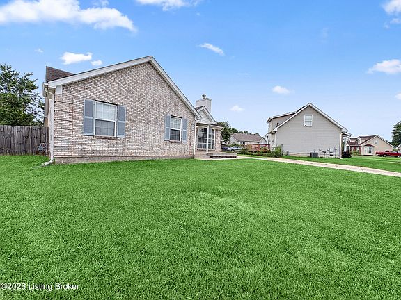 4th image of 7106 Brook Garden Pl