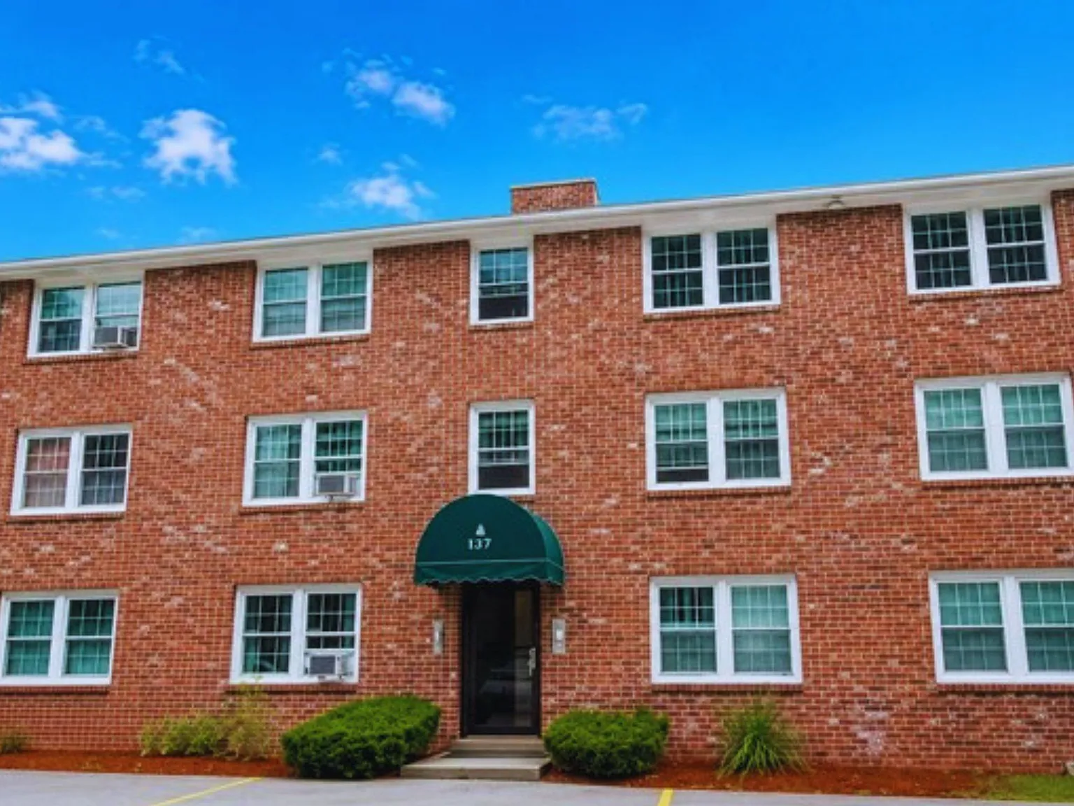 2 bed, 651 sqft, $2,200 — Photo 2