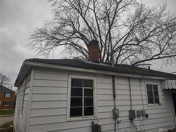 5th image of 137 Basswood Ave