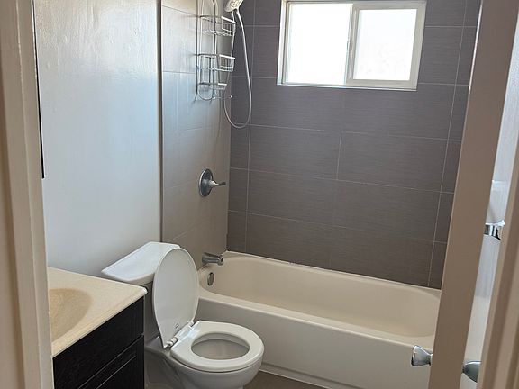 5th image of 4373 Blackford Ave APT 4