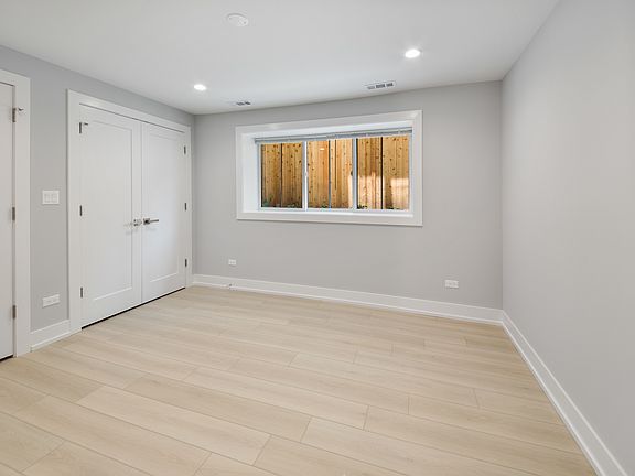3rd image of 1336 W Bryn Mawr Ave