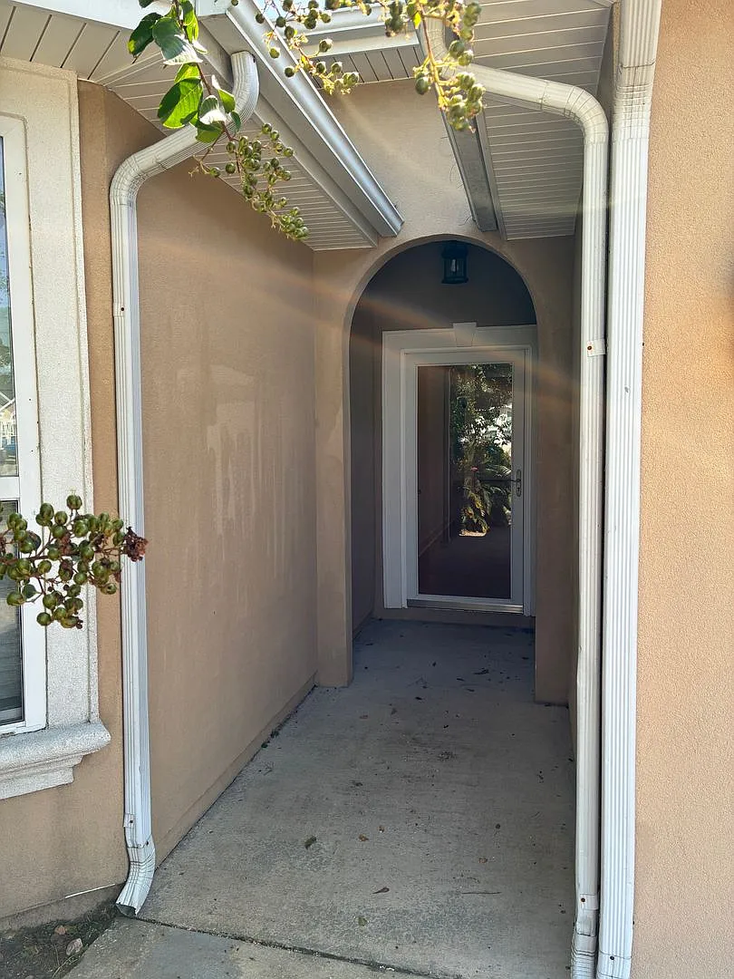 541 Eagle Blvd — Photo 2