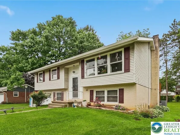 3635 Stephen Crane Ln, Bethlehem, PA 18017