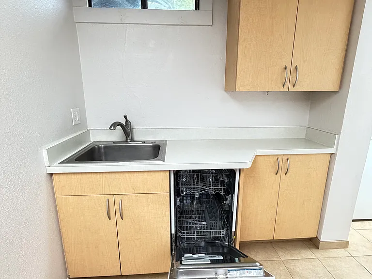 323 N Leroux St #C — Photo 30
