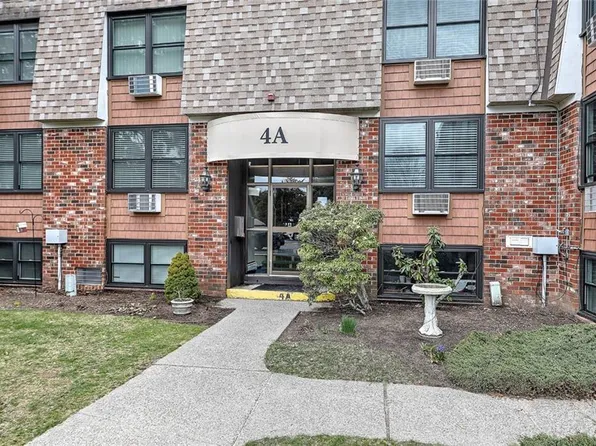 510 Child St APT 408A, Warren, RI 02885