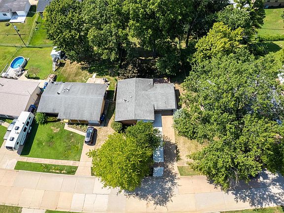 3rd image of 1525 Golden Gate Dr