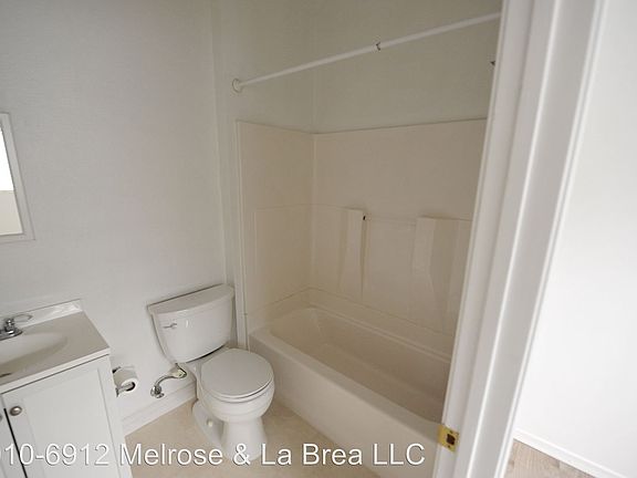 3rd image of 6910 1/2 Melrose Ave APT 3