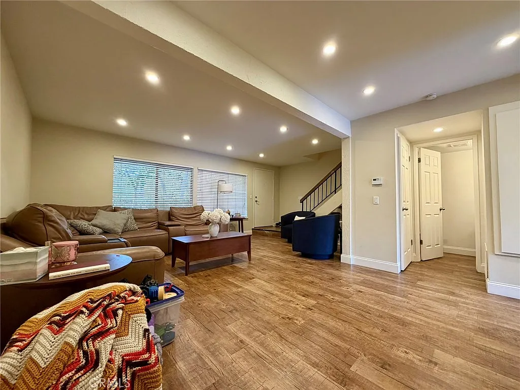 3 bed, 2.5 bath, 1496 sqft, $3,350 — Photo 3