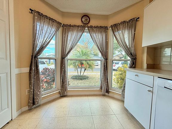 4th image of 1933 Olivia Cir