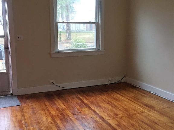 3rd image of 29 E Blake Ln