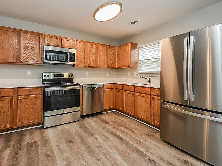 2495 Mayfair Dr — Photo 9