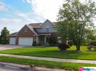 609 Eagle Crest Dr, Papillion, NE 68133