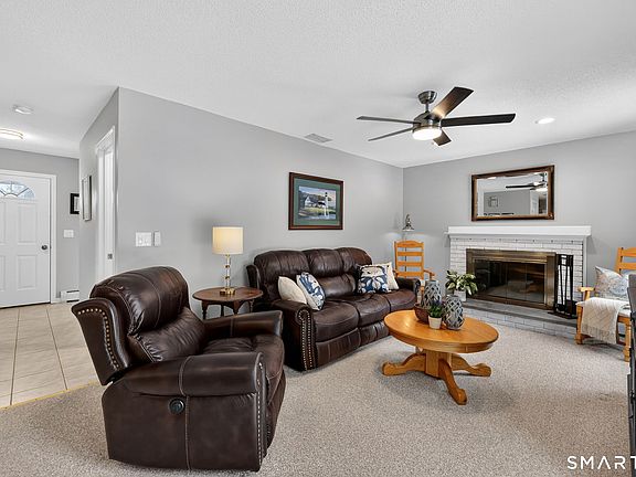 3rd image of 14 Bridle Path