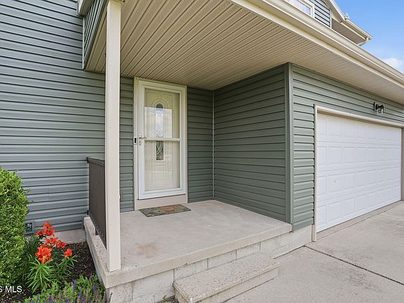 4th image of 675 Apple Blossom Ln