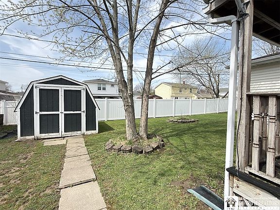 5th image of 104 Bradwood Rd