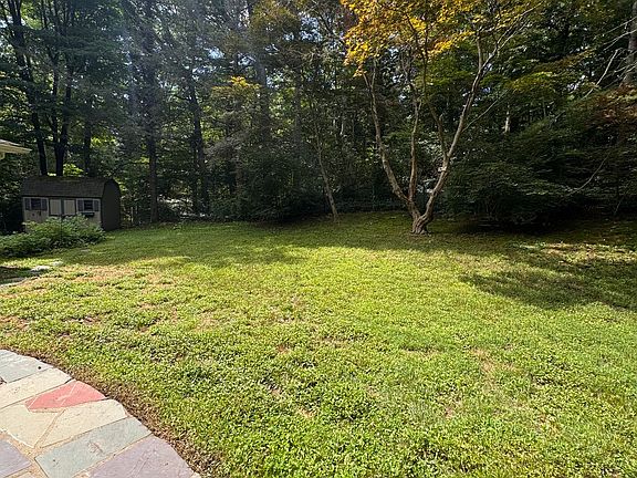 5th image of 8 Midwood Rd