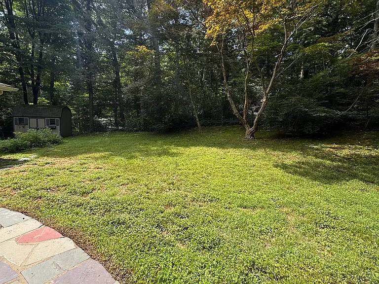 8 Midwood Rd — Photo 5