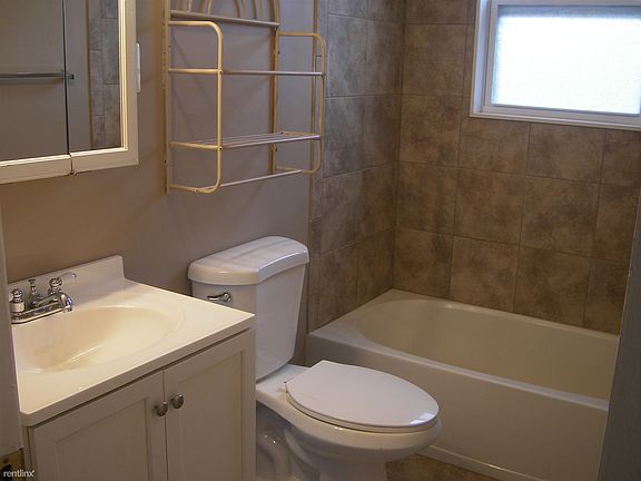 46th St - Bathroom 2