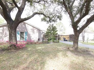 814 Walnut Bend Ln, Houston, TX 77042