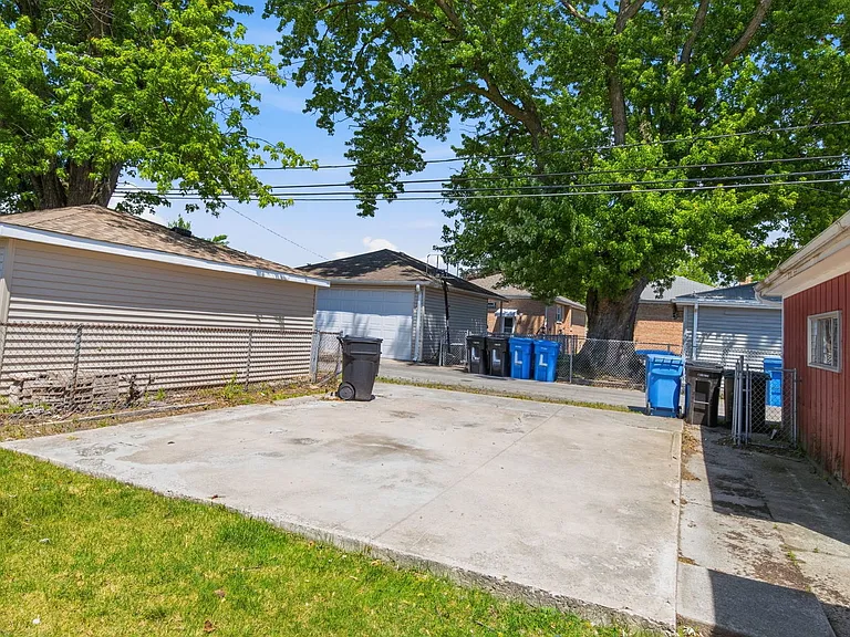 10439 S Drake Ave — Photo 18
