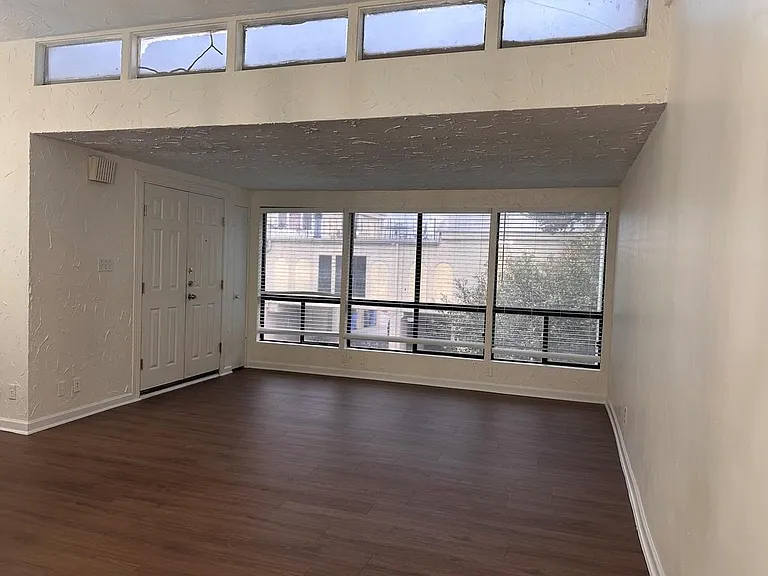 5916 Lago Vista Way #B-10 — Photo 8
