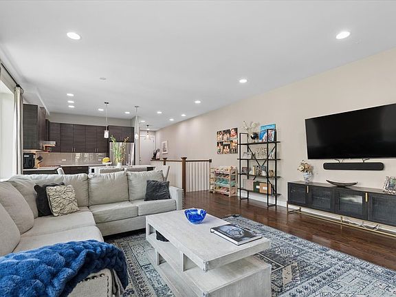 3rd image of 2133 N Campbell Ave #1B