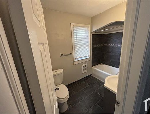 4th image of 16232 Birwood St