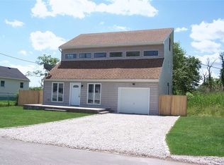 36 Magnolia Dr, Mastic Beach, NY 11951