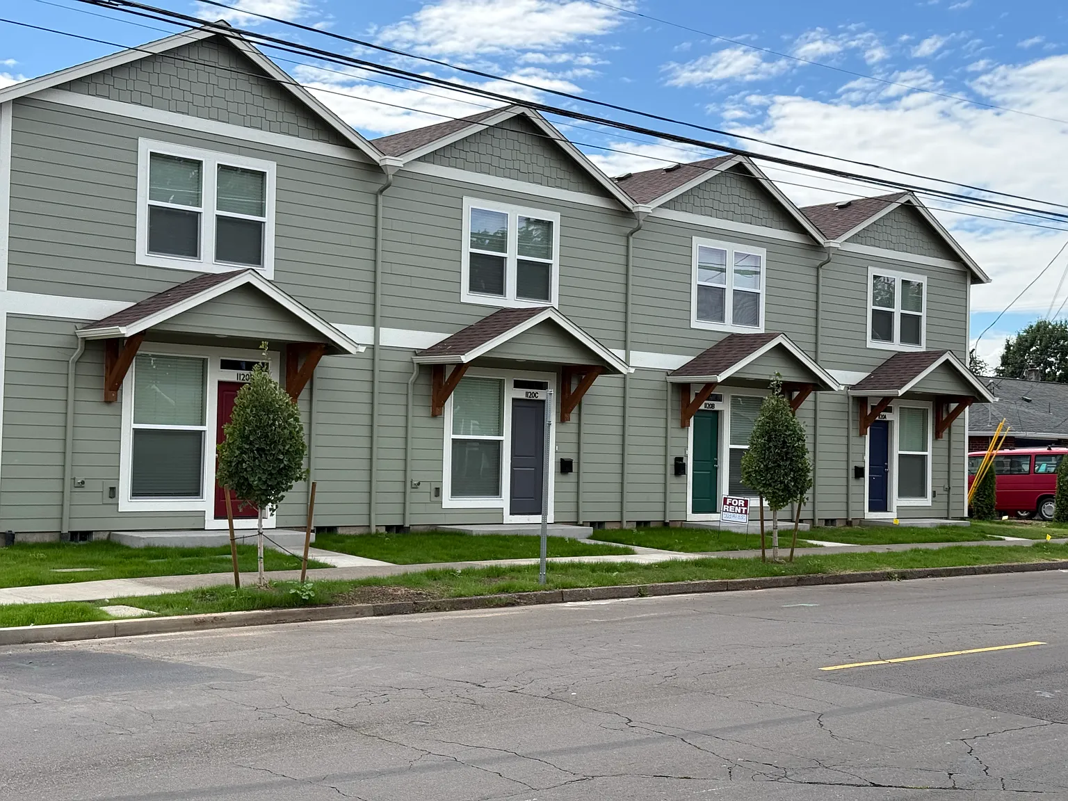 3 bed, 1.5 bath, 1240 sqft, $2,400 — Photo 1