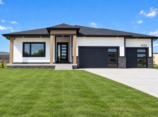 1435 NW Bull Run Ct, Waukee, IA 50263