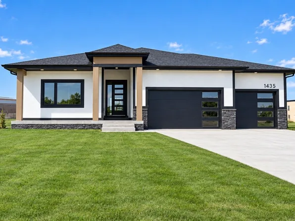 1435 NW Bull Run Ct, Waukee, IA 50263