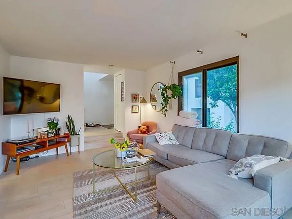 2nd image of 3960 Voltaire St