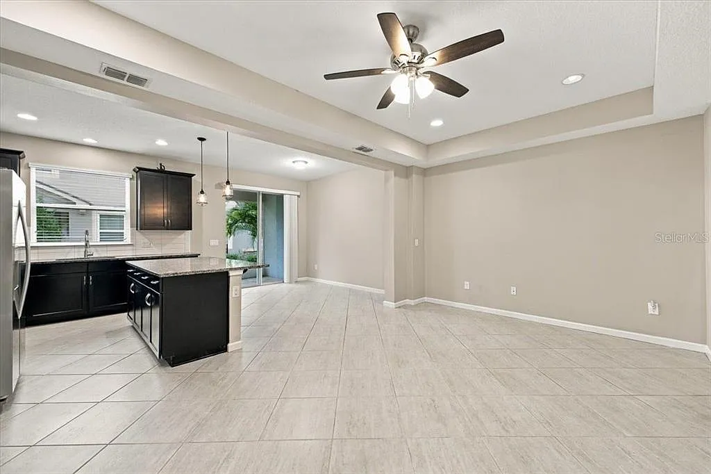 3 bed, 2.5 bath, 1666 sqft, $2,500 — Photo 3
