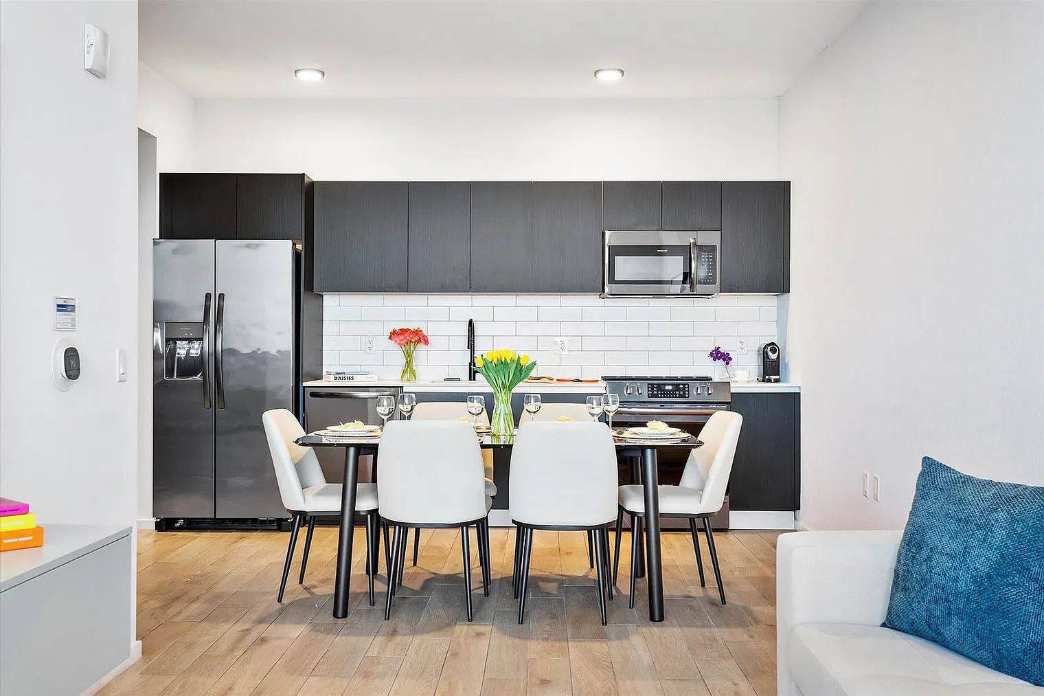 1 bed, 1.0 bath, 764 sqft, $8,107 — Photo 4