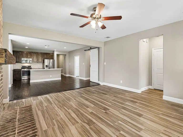 15424 Bluffdale Dr — Photo 11