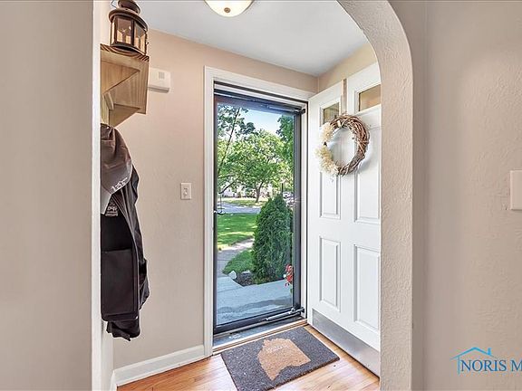 5th image of 420 E 6th St