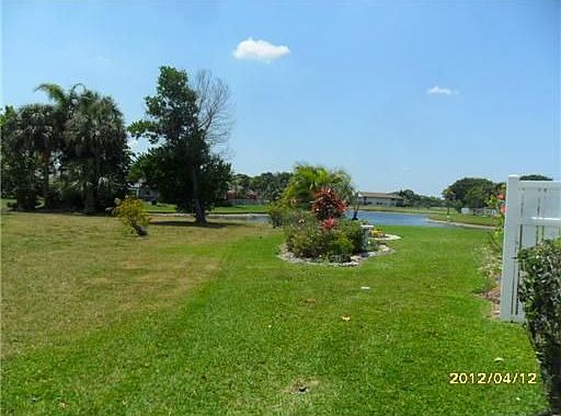 4th image of 8720 Banyan Ct