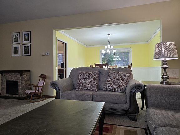 5th image of 1208 Roxbury Close