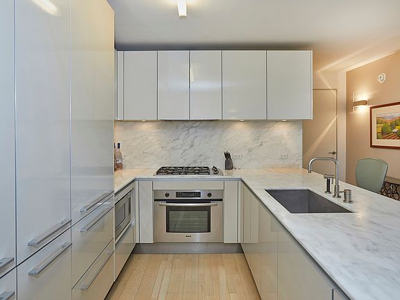 3rd image of 322 W 57th St APT 25N