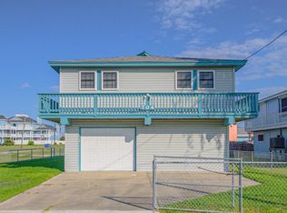 704 S Magnolia St, Rockport, TX 78382