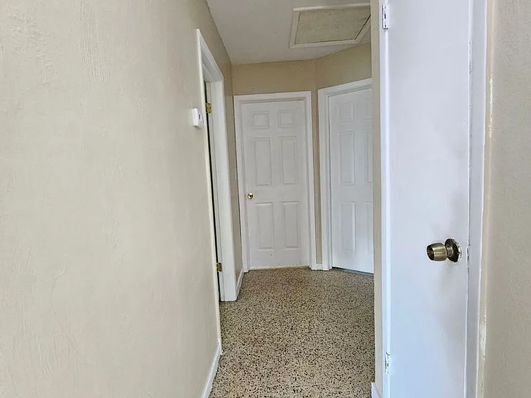 1216 E Myrtle St — Photo 7