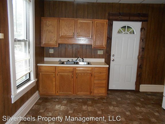 4th image of 411 Franklin St APT A