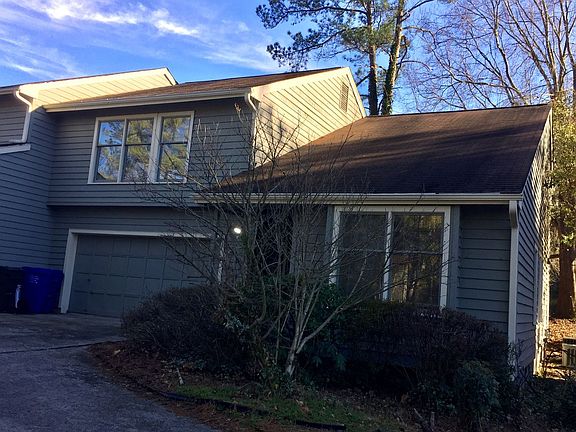 3rd image of 18 Clover Dr
