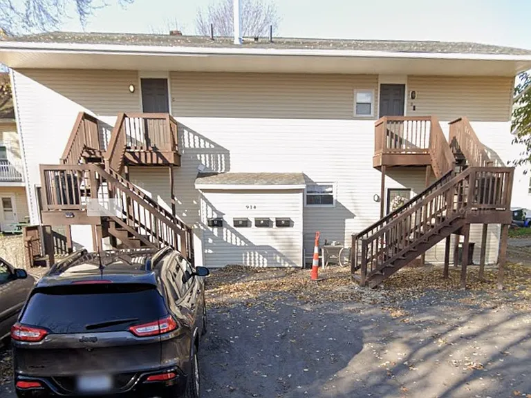 914 Dartmouth Ave SW #C — Photo 2