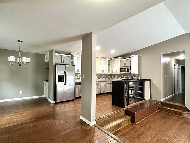 5591 Bellflower St — Photo 3