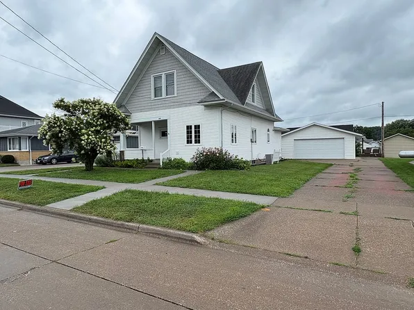 602 Park St, Bellevue, IA 52031