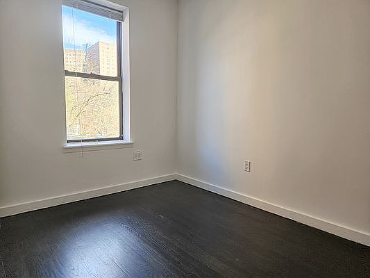 4th image of 556 W 126th St APT 53