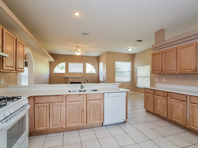 1604 Silhouette Dr — Photo 7